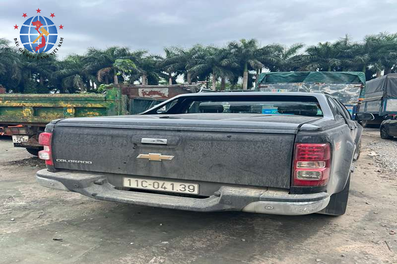 Bán đấu giá 01 xe tải pickup cabin kép Nhãn hiệu CHEVROLET Số loại COLORADO Màu ĐEN